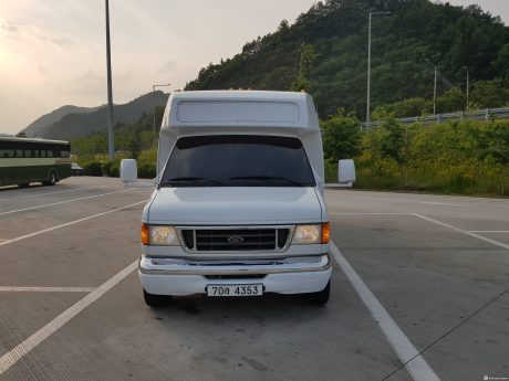 Автодом ван-кон E450 6.8 06 12 16,370 mi бензин