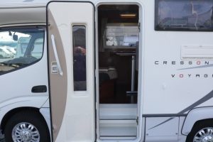 Автодом кабина-кон KamroadNuts RV Cresson Boyage X Eboraito, фото 3