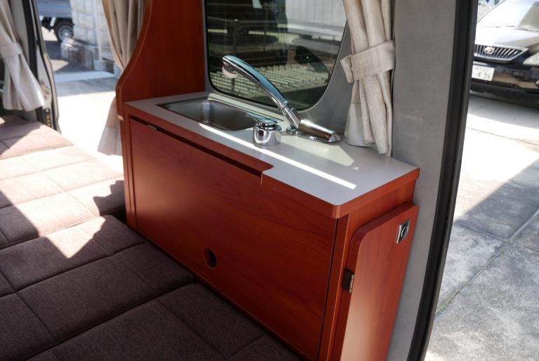 Автодом лёгкий кемпер NV100 Kuripa Nuts RV Supina 4WD, фото 9
